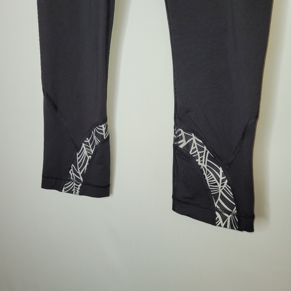 Lululemon Athletica Capri Athletic Leggings - Picture 4 of 13